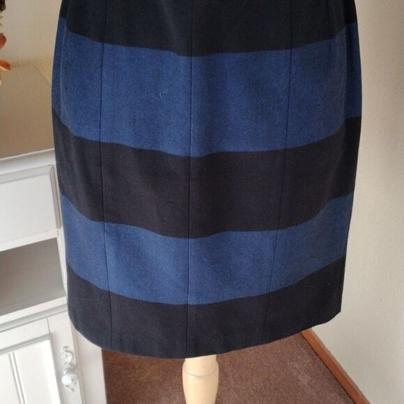 Banana Republic Woven Pencil Dress - Picture 4 of 13